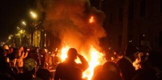 “Scendiamo in piazza fino a nuove elezioni”. Voci dalla protesta georgiana – FOTO