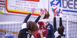 Serie B1 Femminile, la Volksbank Vicenza Volley cede 1-3 nello scontro al vertice contro Bologna, ora solitario in testa Un muro della Volksbank Vicenza Volley