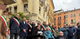 Giornata mondiale della disabilità: a Vicenza amministratori in carrozzina per viverne le difficoltà Giornata della disabilità, i Sindaci in piazza dei Signori