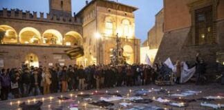 Strage Cutro, condannati tre presunti scafisti: nel naufragio morirono 94 persone