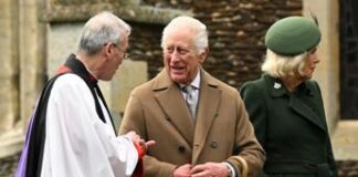 “Troppo imbarazzante per Carlo invitare Harry a Natale”: la rivelazione della biografa reale