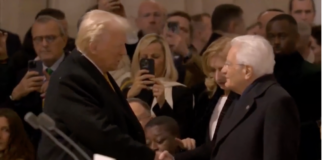 Trump e Mattarella, la stretta di mano a Notre Dame – Video Trump e Mattarella, la stretta di mano a Notre Dame