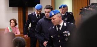 Turetta, la reazione alla sentenza di ergastolo: prima impassibile, poi “un po’ stordito”