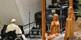 Vaticano: “Kefiah sul Bambinello un’aggiunta dell’artista”