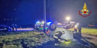 Cornedo Vicentino e Bassano del Grappa, Vigili del fuoco intervengono per due incidenti nella notte: cinque feriti e un’auto rovesciata Vigili del fuoco a Cornedo