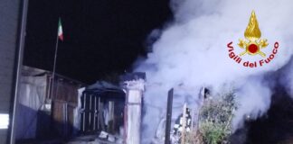 Tezze sul Brenta, vigili del fuoco in azione: in fiamme una baracca, distrutta un’auto Vigili del fuoco a Tezze sul Brenta