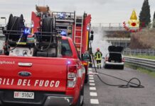 Vicenza, brucia un’auto in A4, illeso il conducente L'intervento dei vigili del fuoco in A4 per l'incendio di un'auto