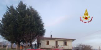 Salcedo, brucia una casa, i vigili del fuoco vi trovano il corpo parzialmente carbonizzato di un anziano Salcedo, la casetta dove è stato trovato l'anziano morto