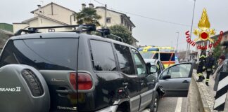 Vigili del Fuoco. Incidenti stradali a Nove e Chiampo. Ad Arzignano soccorso un uomo caduto nel torrente vigili del fuoco intervento per frontale a Nove
