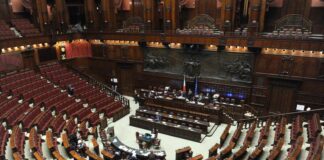 Manovra, in bilico emendamento su aumento stipendi ministri: governo verso stop manovra DDL armi