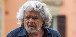 M5S, è il giorno del messaggio di Grillo: ipotesi impugnazione Statuto beppe grillo