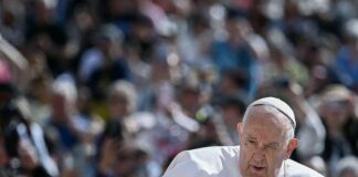 Papa Francesco compie 88 anni, auguri da tutto il mondo. Mattarella: “Sue parole punto fermo” papa francesco