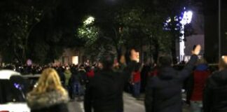 Acca Larenzia, 47 anni dopo saluti romani e ‘presente’ davanti all’ex sede Msi