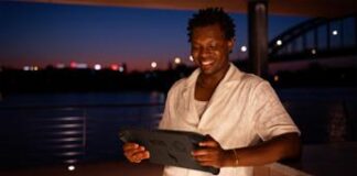 Acer punta sul gaming portatile con Nitro Blaze e un controller innovativo