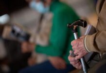 Bonus 850 euro per gli anziani, al via domande all’Inps: a chi spetta e come richiederlo