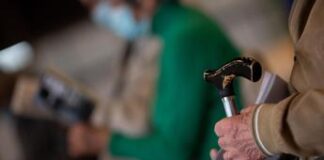 Bonus 850 euro per gli anziani, al via domande all’Inps: a chi spetta e come richiederlo