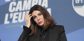 Caso Visibilia, Santanchè non molla: “Vado avanti”. Ora palla nelle mani di Meloni