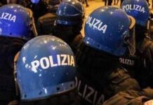 Corteo pro Palestina a Torino, scontri sulla strada dell’aeroporto tra manifestanti e forze ordine