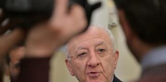De Luca, Pd al lavoro per ricucire: la missione quasi impossibile dei pontieri dem