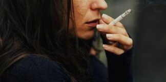 Divieti di fumo in Italia bocciati dal web, 10 post negativi contro 1: la ricerca