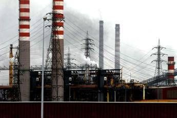 Ex Ilva Taranto, operaio cade dall’alto e muore durante controllo