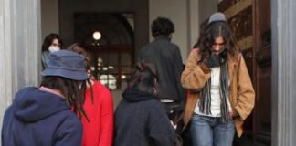 Firenze, svastiche e croci celtiche dentro il liceo Michelangiolo