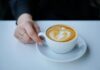 Schio, Caffè Carraro conquista sei riconoscimenti nella guida italiana 2027 Il caffè in tazzina (pexels-oktay-koseoglu-42034955-29874258)