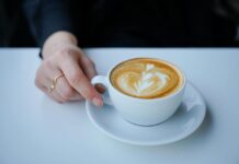 Schio, Caffè Carraro conquista sei riconoscimenti nella guida italiana 2027 Il caffè in tazzina (pexels-oktay-koseoglu-42034955-29874258)