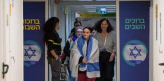 Israele, “più felice che mai insieme ai miei cari”: post dell’ex ostaggio Emily