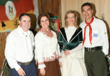 Martino Montagna, ex sindaco di Cornedo, cittadino onorario della città brasiliana di Sobradinho nel Rio Grande do Sul: “Ci tornerò a breve” Martino Montagna con la moglie e il sindaco di Sobradinho nel 2010 vestiti da gauchos e prendas