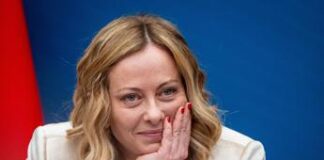 Meloni e l”altra conferenza’: le formiche, l’uomo ragno e le serie tv