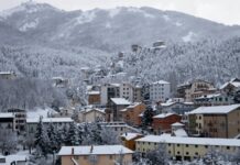 Roccaraso, boom pullman da Napoli: ombra del riciclaggio su invasione turisti