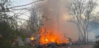 Roma, incendio in campo rom abusivo: evacuati gli abitanti