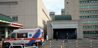 Roma, spari contro un’auto: 35enne ferito