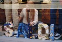 Saldi 2025 al via oggi, sei italiani su 10 pronti per caccia a sconto