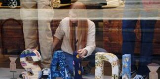 Saldi 2025 al via oggi, sei italiani su 10 pronti per caccia a sconto