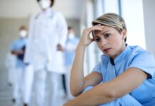 Sanità pubblica e sanità privata (non pubblica), ci scrive Massimiliano Zaramella: rivedere immediatamente i rapporti tra i “due” sistemi Sanità, un'operatrice sanitaria stanca