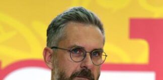 Scontri a Bologna, la denuncia del sindaco: “Atti vandalici contro Sinagoga”