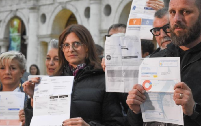 Prima il caro bollette, ora i commercianti del Vicentino si appellano ai sindaci per non stangarli con i tributi locali Prima il caro bollette, ora i commercianti del Vicentino si appellano ai sindaci per non stangarli con i tributi locali