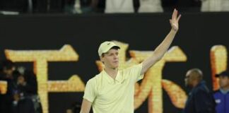 Sinner dopo il trionfo agli Australian Open: “Cahill, ti convincerò a restare”