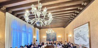 Automotive e moda in Veneto, vertice in Regione. Settori in crisi, aziende preoccupate Tavolo filiere automotive e moda Veneto