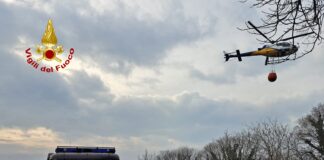 Incendi nel Vicentino. Proseguono le operazioni di spegnimento a Poleo. In fiamme deposito di fieno a Marostica. incendi nel vicentino: ancora in corso operazioni di spegnimento a Poleo di Schio