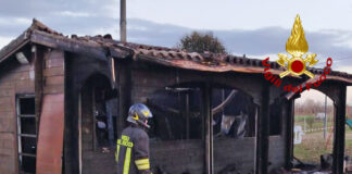 Campiglia dei Berici, brucia una casetta in legno della Pro Loco. Fortunatamente non toccata dal fuoco una bombola di Gpl campiglia dei berici brucia casetta della pro Loco