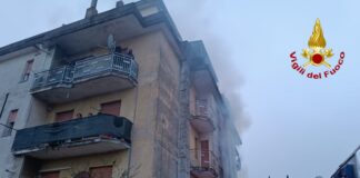 Sarego, si incendiano i contatori di un condominio. Nove intossicati, ferita una ragazzina che per la paura si è buttata dal balcone Sarego, il condominio dove è scoppiato l'incendio