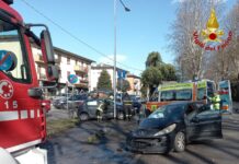 Scontro tra due auto a Lonigo, tre feriti incidente stradale a Lonigo, tre feriti intervenuti i vigili del fuoco