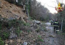 Altavilla Vicentina, frana la collina su via Monte Grappa, circolazione bloccata. Nessun ferito