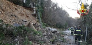 Altavilla Vicentina, frana la collina su via Monte Grappa, circolazione bloccata. Nessun ferito