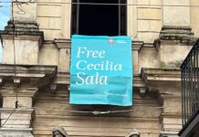 Comune di Vicenza: uno striscione a Palazzo Trissino per Cecilia Sala e per la libertà di informazione cecilia sala striscione palazzo trissino