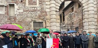 Giorno della Memoria celebrato a Vicenza. Possamai: «Troppe volte l’umanità si è lasciata trascinare dall’odio e dall’indifferenza.» Giorno della memoria, la cerimonia in piazza Matteotti