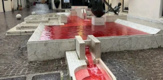 Vicenza, acqua della Fontana dei Bambini colorata di rosso. Gesto da inquadrare. Rolando: “Chiaro significato politico, nel Giorno della Memoria” fontana dei bambini vicenza Zocca